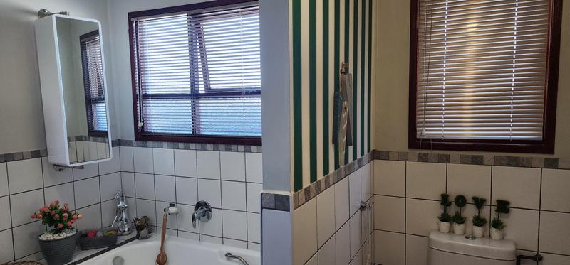 2 Bedroom Property for Sale in Kleinbaai Western Cape